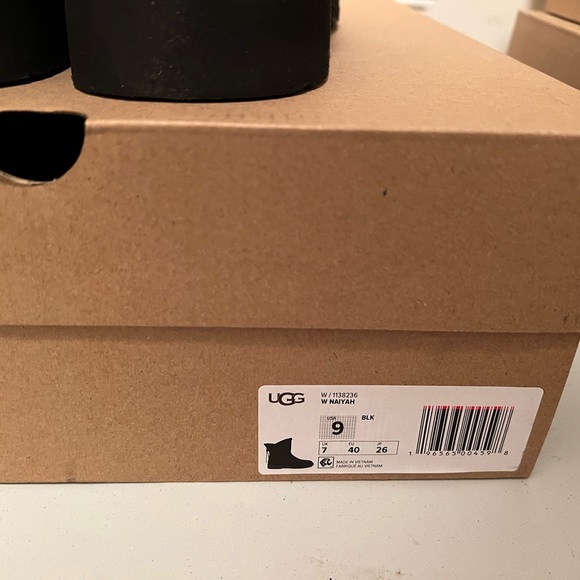 NEW UGG Naiyah Bootie UGGpure Wool Sheepskin Treadlite Winter Boot Black - Picture 10 of 10